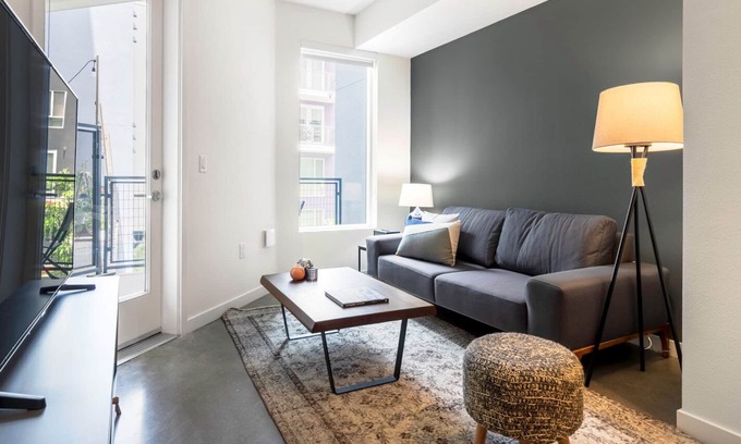 City West Apartamento | Lux Downtown 1BR w/ Gym, W/D, Pool, near Staples Center by Blueground