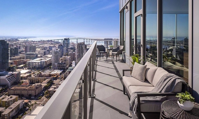 Civic Core Apartamento | Lux Downtown SD ~ Skyline ~ Gaslamp & Petco Park