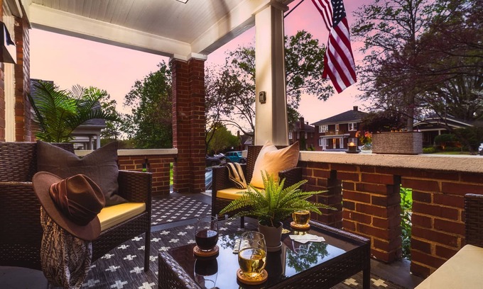 Wesley Heights Casa | Host Family Reunions! Lux CLT Duplex Near Uptown!