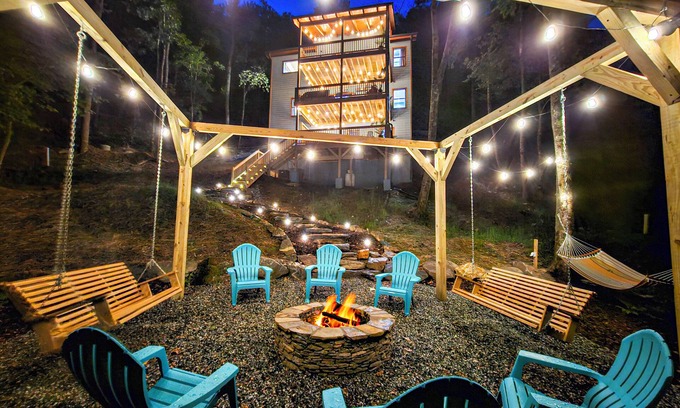 Boone Chalet De Esquí | Lux Home, Hot tub, Firepit, Game & Movie Rooms, Boone-12min