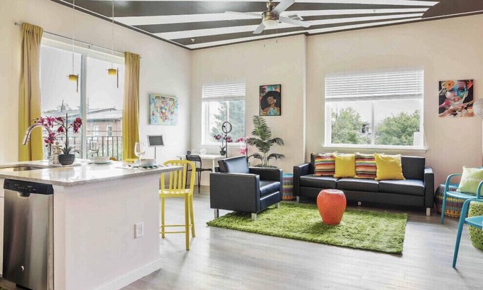 Downtown Baltimore Apartamento | Lux House Of Champagne 2BR 2BA w/Free Parking & Wifi
