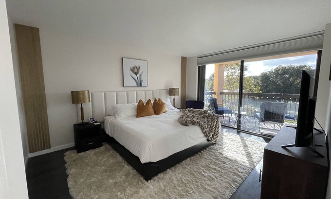 Delray Beach Condominio | Lux King Bed Suite, Modern Condo Delray Beach. DRClub - 25% Off Summer