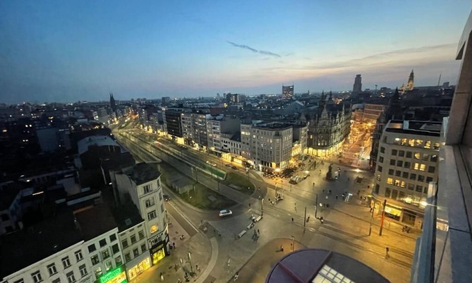 Statiekwartier Apartamento | Lux Loft in the Heart of Antwerp, 5-star Location, Incl Parking