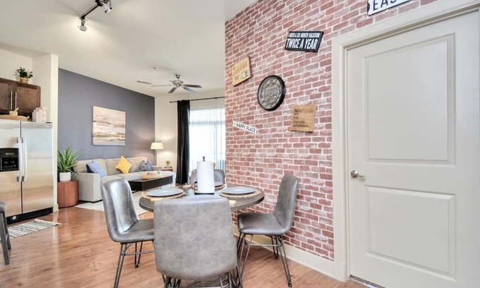 Astrodome Apartamento | Lux Mid-Rise Walking Distance to NRG Stadium