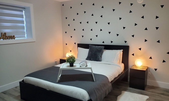 Delta Casa | Lux Modern 2bd Radiant Suite+Free Parking