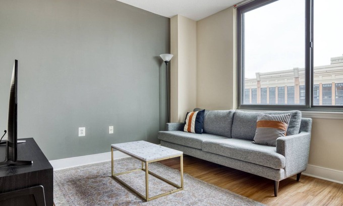 Mount Vernon Triangle Apartamento | Lux Mount Vernon 1BR w/ Gym & Pool near Convention Center, by Blueground