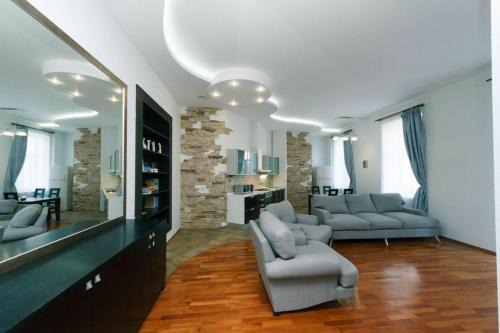 Lypky Apartamento | LUX near Maidan, Khreschutyk 3BR