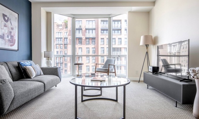 Penn Quarter Apartamento | Lux Penn Quarter 1BR w/ Gym, Pool, Doorman, nr. Metro, by Blueground