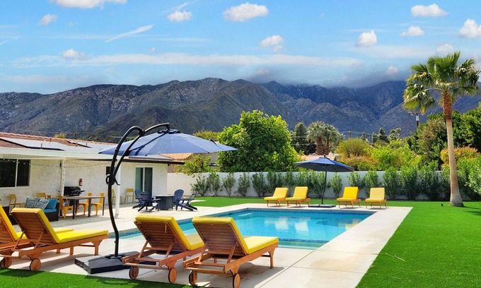 Racquet Club West Villa | Saltwater PoolSpa,Firepit,BBQ |Luxe Escape Retreat