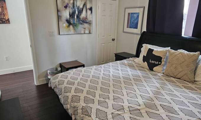 Garden Oaks Casa | Lux Retreat 3BR Home-Sleeps 10