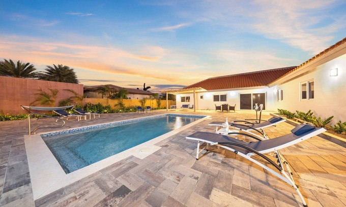 Boroncana Casa | Lux Saliña Cerca | Pool Near Ritz by Lucha
