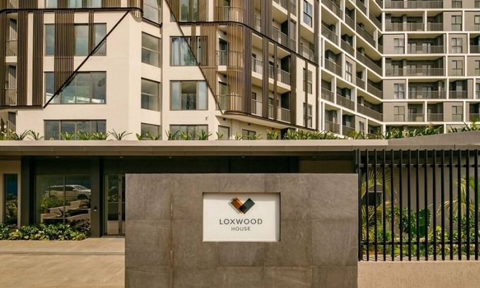 North Kaneshi Apartamento | Lux Studio with Balcony & City View @ Loxwood House- East Legon