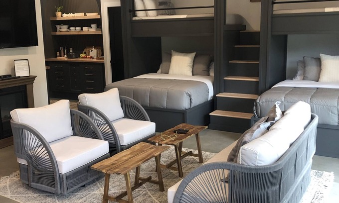 Temecula Casa | Lux Vineyard Escapes-Stylish Modern Bunkhouse