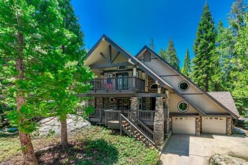 Shaver Lake Casa | Lux Western Cabin Pool Table Ping Pong Vibes
