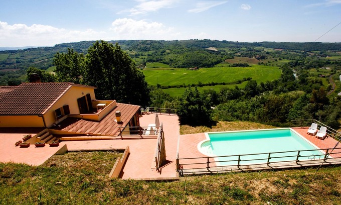 Riparbella Villa | Villa Luxa con varias terrazas en la costa de la Toscana