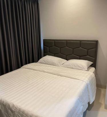 Batam Apartamento | Luxe 1-Bedroom Haven with Ocean View on the 5th Floor of Kalani Tower