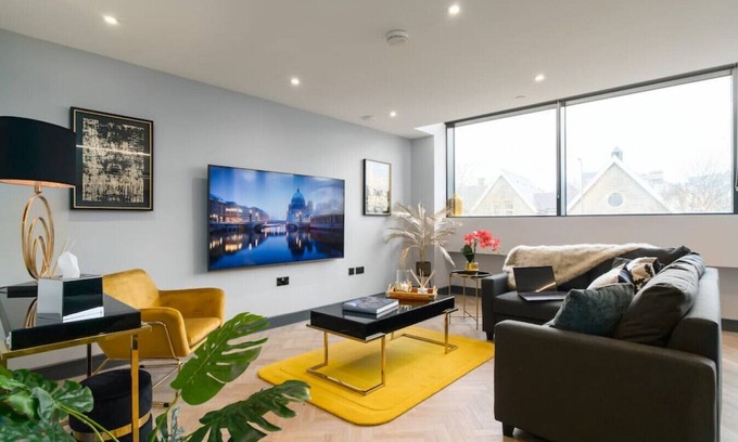 Penarth Apartamento | Luxe 2 Bed Duplex Apt w/Balcony, Gym & Parking