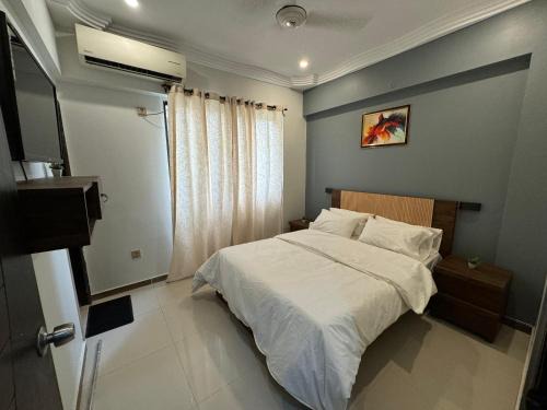 D.H.A. Apartamento | LUXE 2 BR Apartment Spacious And Modern Lounge
