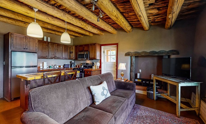 Taos Casa | Luxe 2-Unit Hideaway: Suite & Casita w/ Full Kitchens - Walk to Dining, Dogs OK