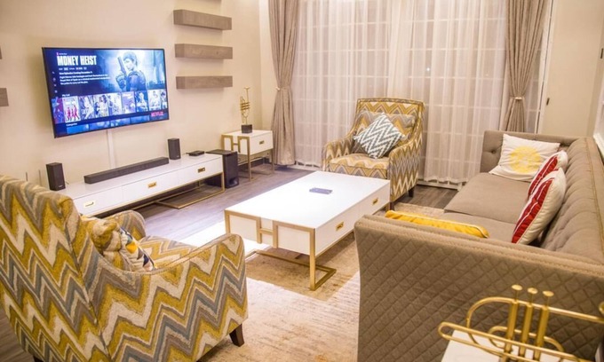Kampala Condominio | LUXE-3BEDROOM CONDO WITH LAKE AND GOLF COURSE VIEWS