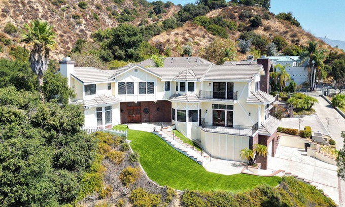 Sierra Madre Casa | Luxe 4-bedroom Sierra Madre Hilltop Escape