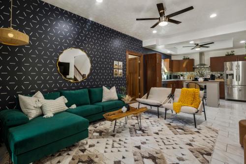 Lincoln Casa | Luxe 4bd - Movie, Games - Centrally Located