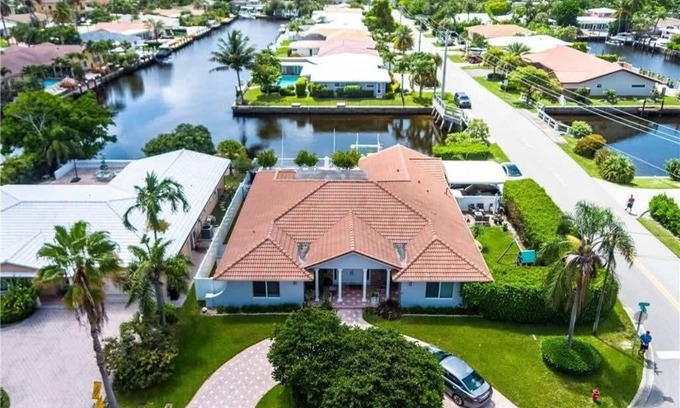 Fort Lauderdale Villa | Luxe 4BR Waterfront w/Htd Pool, 5min to beach