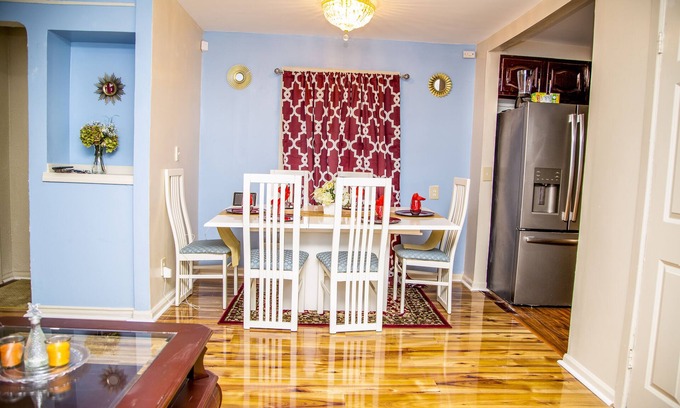 Detroit Casa | Luxe 7 bdr 4 Fullbath with Jacuzzi on West side Detroit