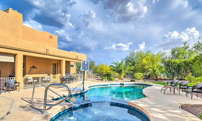 Apache Junction Casa | Luxe Apache Junction Escape w/ Pool & Hot Tub