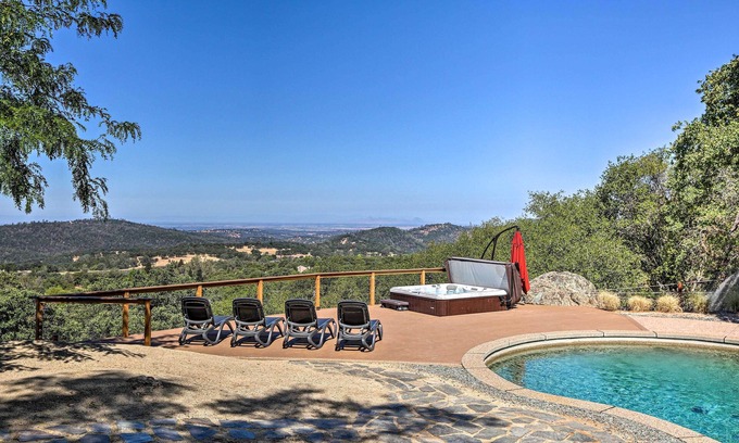 Auburn Casa | Luxe Auburn Hideaway w/ Tennis Court & Views!