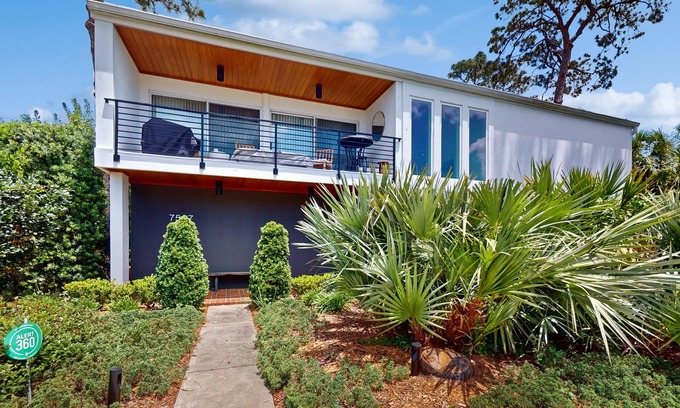 Whitfield Casa | Luxe bay-view escape with private pool, kayak, grill/ice box, & all-new interior