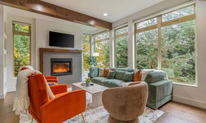 Central District Casa | Luxe Beautiful Large Home - Central District