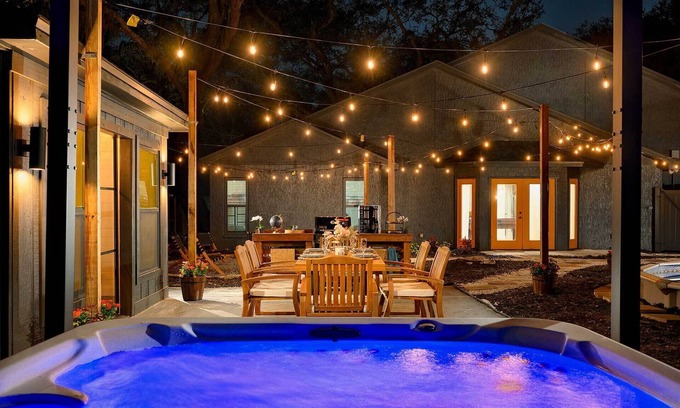 Limona Improvement Cabaña | Luxe Brandon Oasis w/ Private Pool & Hot Tub!