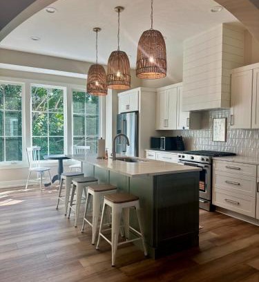 Union Pier Casa | Luxe by the Lake - Pool Access