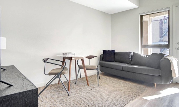 Capitol Hill Apartamento | Luxe Capitol Hill 1BR w/ W/D, 4 blocks from Cheesman Park, by Blueground