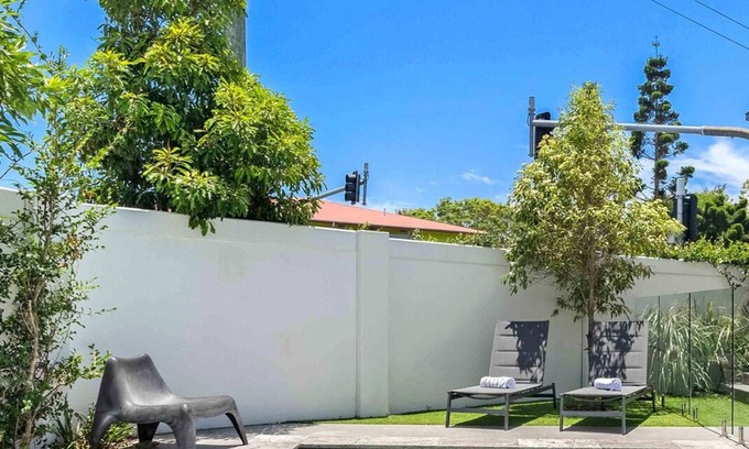Surfers Paradise Villa | Luxe Capri Villa Heated Pool 850m to the Beach