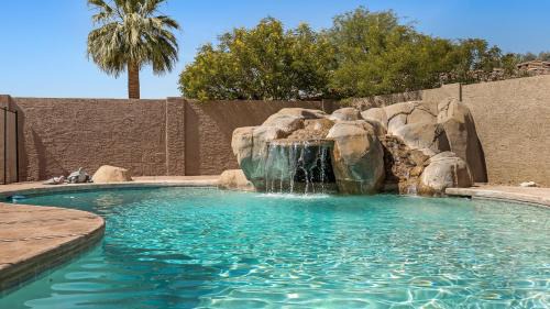 Casa Buena Casa | Luxe Central Scottsdale 4 bdrm w Backyard Oasis