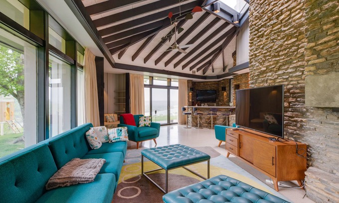 Delhi Hills Casa | Luxe Cincinnati Home Rental w/ Ohio River Views!