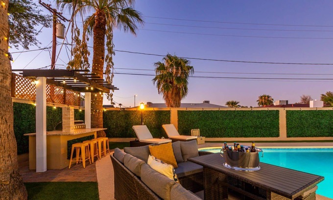Scottsdale Country Acres Casa | Luxe Downtown Scottsdale Oasis w/ Heated Pool