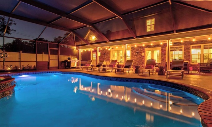 West Bradenton Casa | Luxe Escape: Fire Pit, Pool, Golf near AMI & IMG