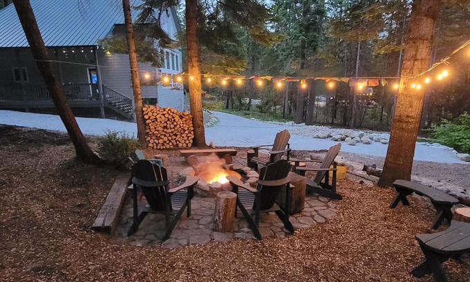 Ardenvoir Casa | Luxe family and pet friendly chalet in private, forested setting