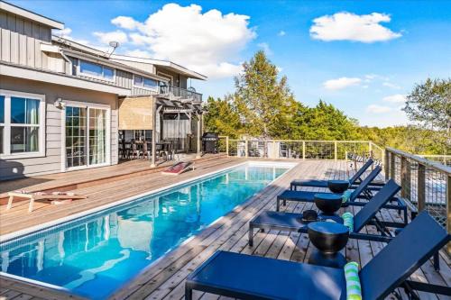 Manor Casa | Luxe Farmhouse ~ Hot Tub + Pool ~ Great4Gatherings