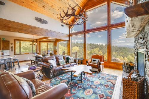 Florissant Casa | Luxe Florissant Home with Pikes Peak Views!