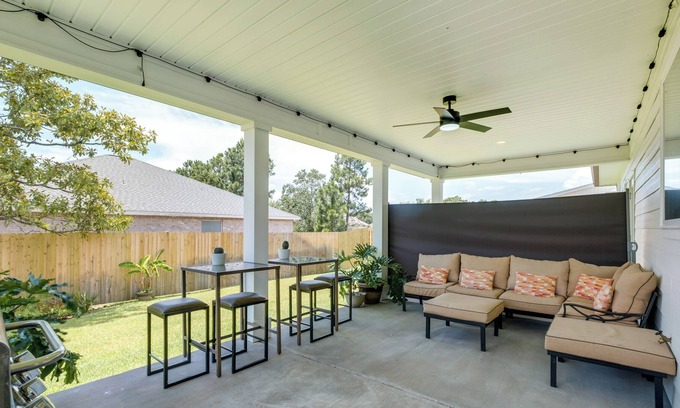 Gulf Breeze Casa | Luxe Gulf Breeze Vacation Rental: Furnished Patio!