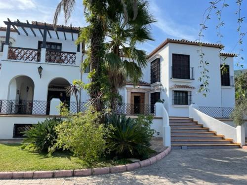 Alhaurín el Grande Villa | Luxe Haciënda La Campiña met verwarmd zwembad en tennisbaan.