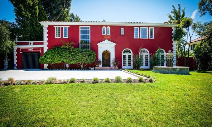 Greater Wilshire - Hancock Park Casa | Luxe Hancock Park Home with Heated Pool, Private & Fenced Backyard