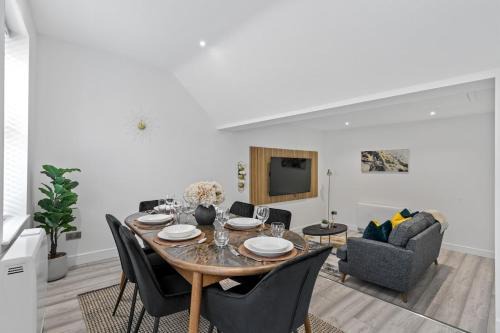 Swindon Apartamento | Luxe Haven - 2 min from Station - Free Parking - Courtyard