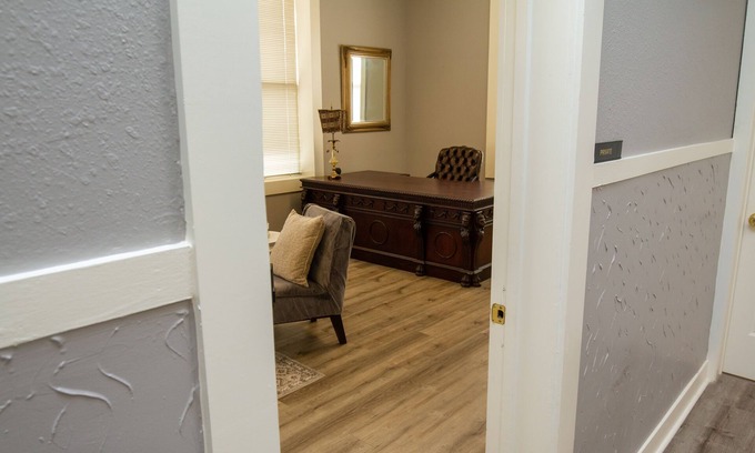 Jackson Apartamento | Luxe historic downtown 1-bedroom corporate apartment with WiFi, fitness room