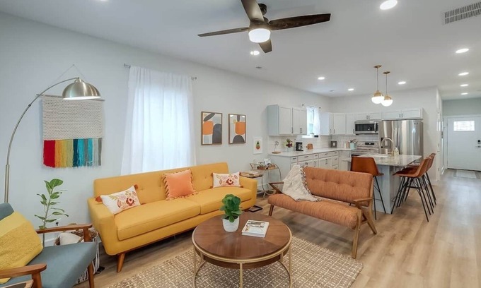 Northside District Casa | Luxe Home Downtown - Sleeps 6. Off-street parking