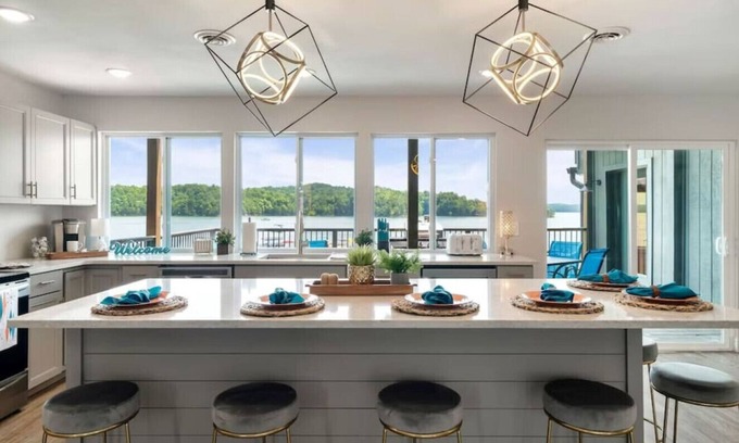 Dandridge Casa | Luxe House @Smoky MTN Lakeside
